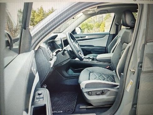 Used 2025 Volkswagen Atlas Peak Edition SE image 2