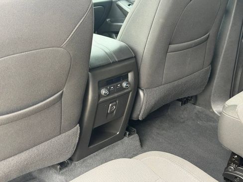 Used 2023 Chevrolet Traverse LT FWD image 26