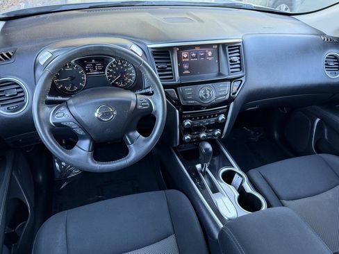 Used 2017 Nissan Pathfinder SV image 27