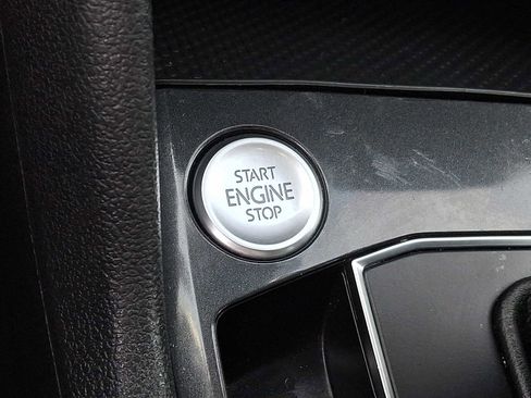 Used 2019 Volkswagen Tiguan SEL Premium image 22