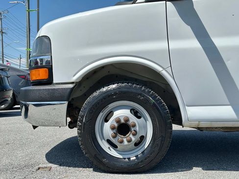 Used 2016 Chevrolet Express 3500 w/ Chrome Appearance Package RWD image 7