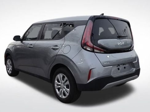 Used 2025 Kia Soul LX image 9