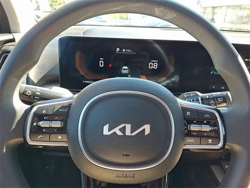 Certified 2025 Kia Sorento LX image 17