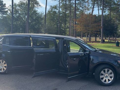 Used 2014 Lincoln MKT AWD image 11