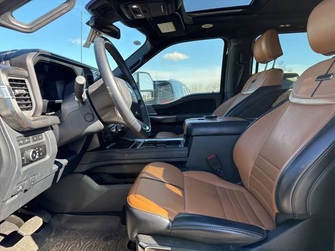 Used 2024 Ford F250 Platinum image 5