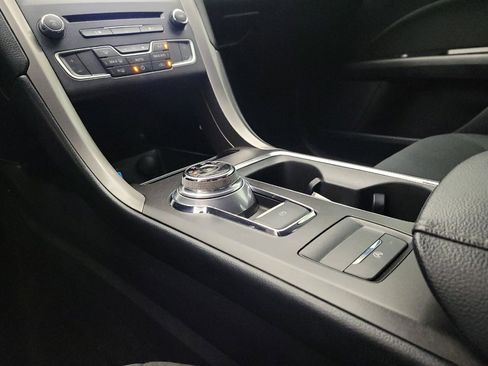 Used 2017 Ford Fusion SE w/ Fusion SE Technology Package image 26