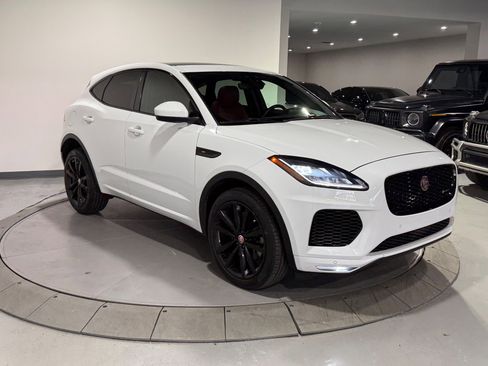 Used 2019 Jaguar E-PACE R-Dynamic SE image 8