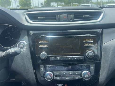 Used 2016 Nissan Rogue SV FWD image 16