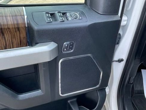 Used 2019 Ford F150 Lariat image 12