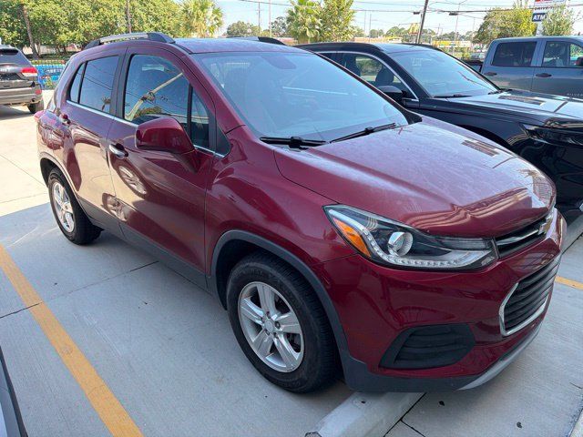 Used 2019 Chevrolet Trax LT w/ LT Convenience Package FWD image 3