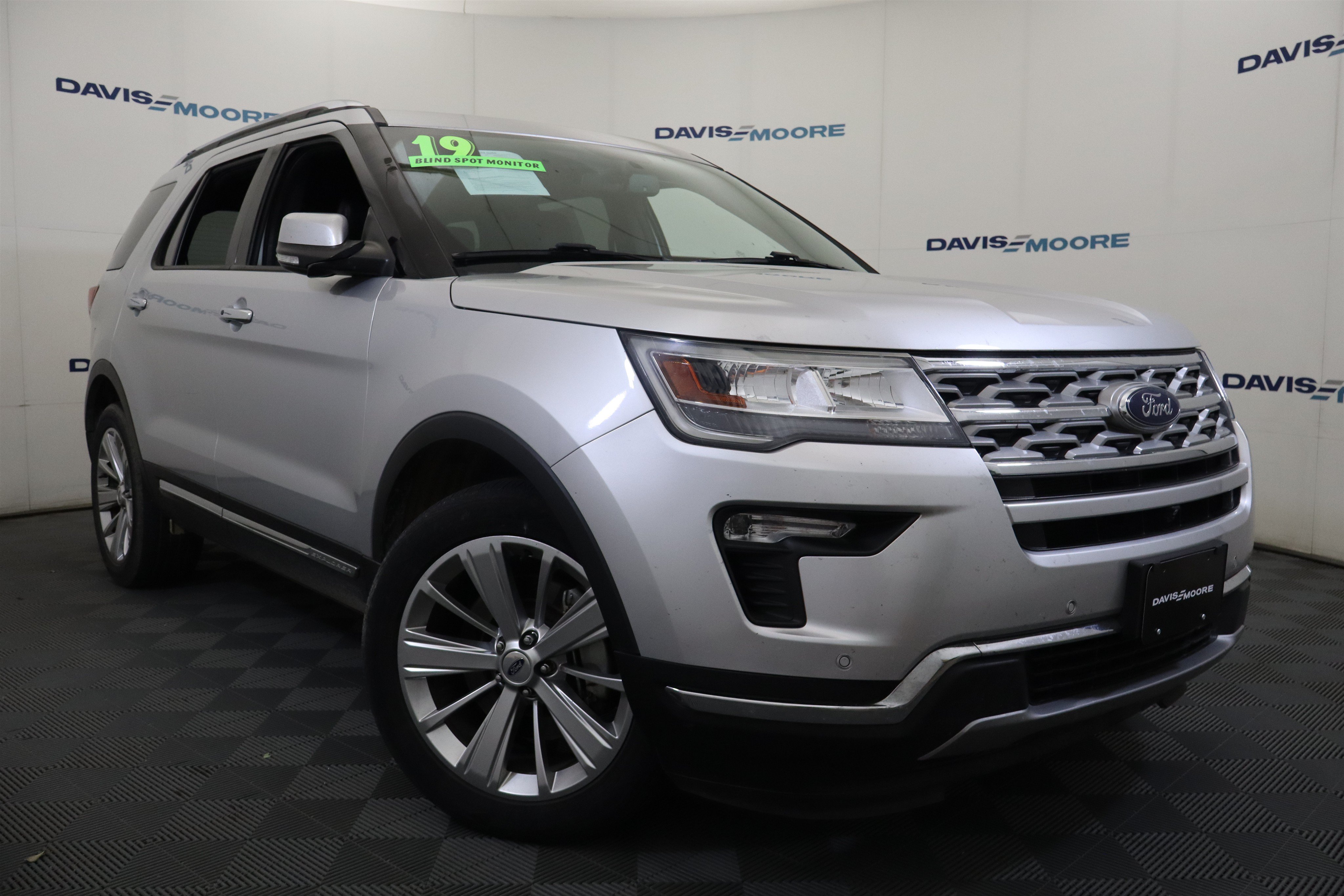 Used 2019 Ford Explorer Limited w/ Class III Trailer Tow Package AWD/4WD image 2