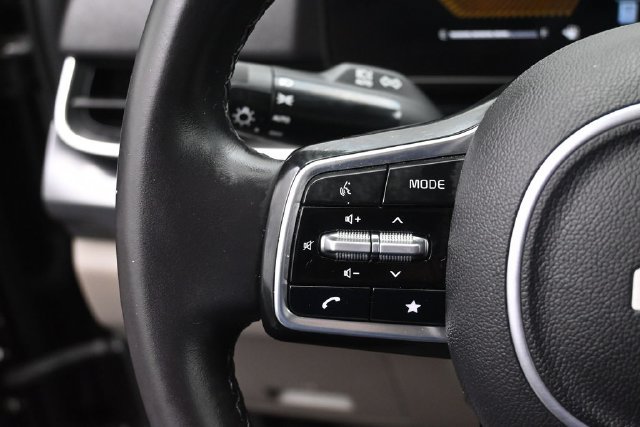 Used 2025 Kia Carnival FWD image 4