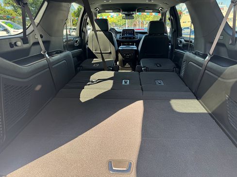 Used 2023 Chevrolet Suburban Premier RWD image 19