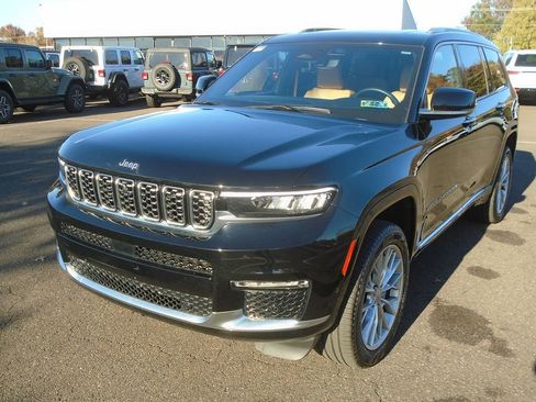 Certified 2024 Jeep Grand Cherokee L Summit w/ Luxury Tech Group V image 4