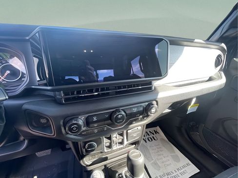 New 2025 Jeep Gladiator Sport image 10