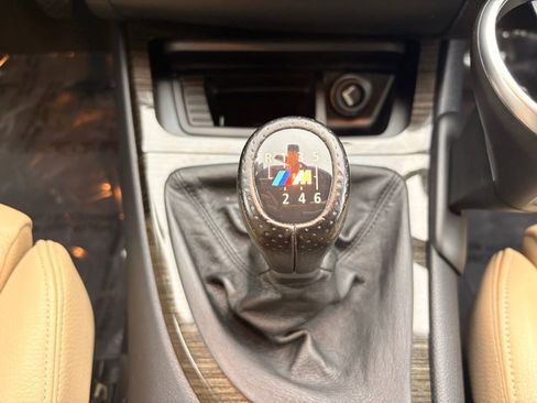 Used 2013 BMW 135i Convertible image 29