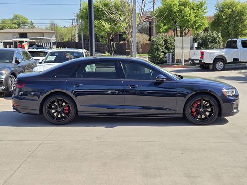 Used 2022 Audi S8 image 7