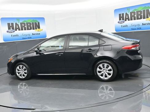 Used 2025 Toyota Corolla LE image 3