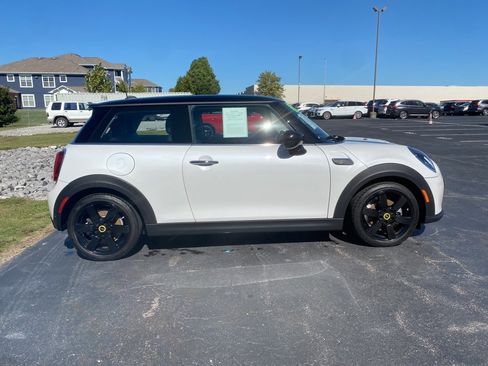 Certified 2024 MINI Cooper SE image 6