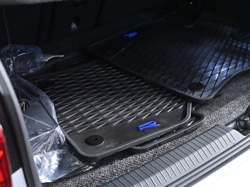 Used 2024 Volkswagen Golf R image 39