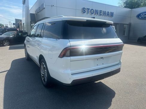 Used 2025 Lincoln Navigator Reserve AWD/4WD image 8