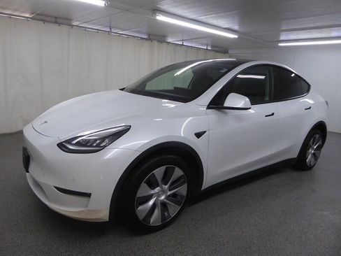 Used 2020 Tesla Model Y Long Range AWD/4WD image 3