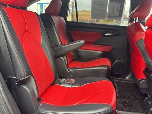 Used 2022 Toyota Highlander XSE image 19