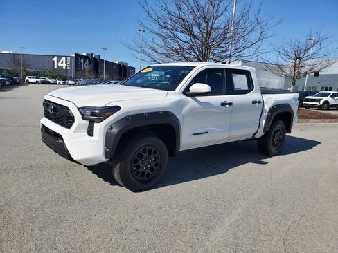 Used 2025 Toyota Tacoma TRD Off-Road AWD/4WD image 7