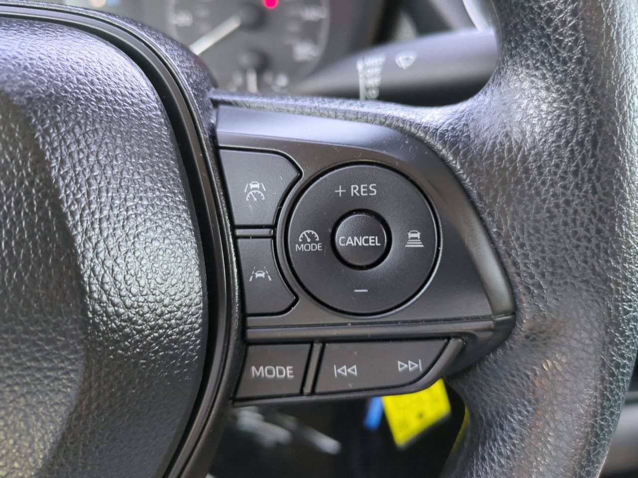 Used 2025 Toyota Corolla LE FWD image 23