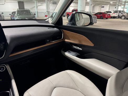 Used 2024 Toyota Grand Highlander Limited image 46