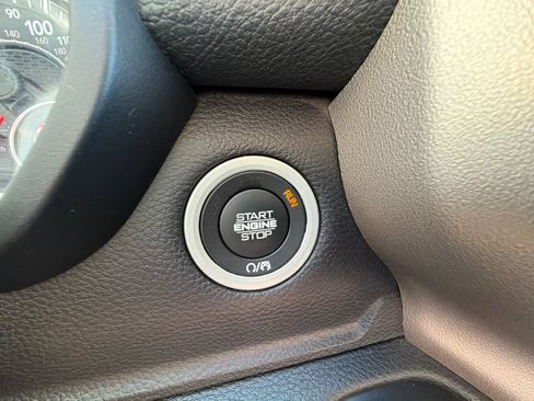 Used 2019 RAM 1500 Laramie AWD/4WD image 17