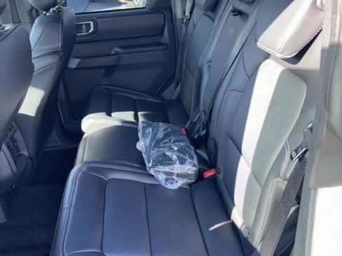 New 2025 Ford Bronco Outer Banks w/ Black Appearance Package image 40