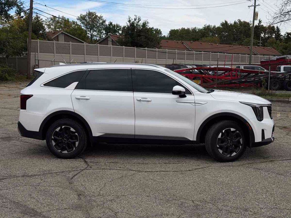 Used 2024 Kia Sorento S AWD/4WD image 4