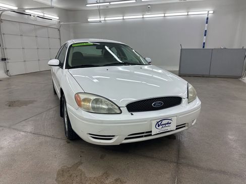 Used 2004 Ford Taurus SES image 3