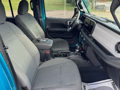 Used 2024 Jeep Wrangler Sahara image 21
