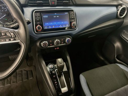 Used 2025 Nissan Versa SV w/ Trunk Package FWD image 25