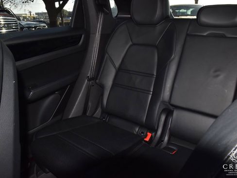 Used 2023 Porsche Cayenne image 11