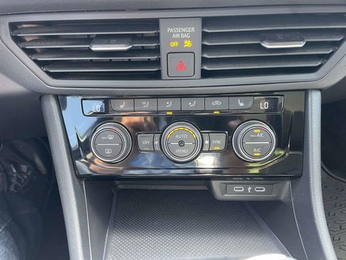 Certified 2024 Volkswagen Jetta SE FWD image 27