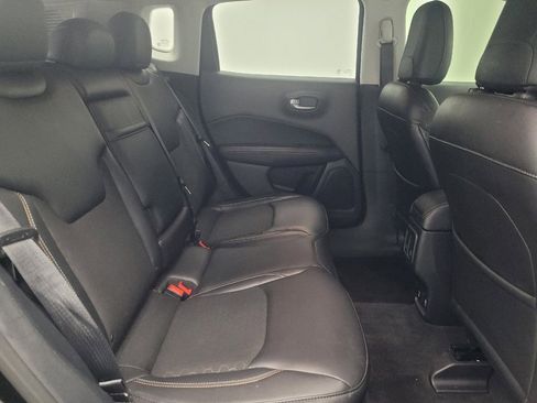 Used 2018 Jeep Compass Latitude w/ Popular Equipment Group FWD image 19