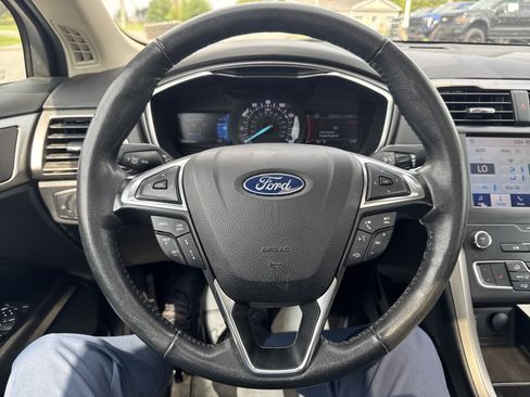 Used 2020 Ford Fusion SEL FWD image 17