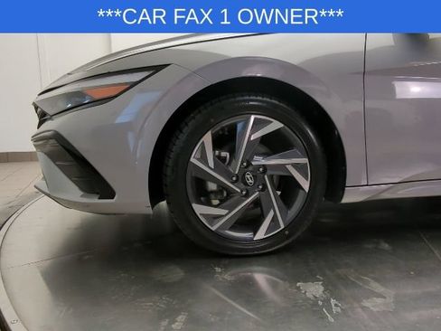 Used 2025 Hyundai Elantra SEL FWD image 3