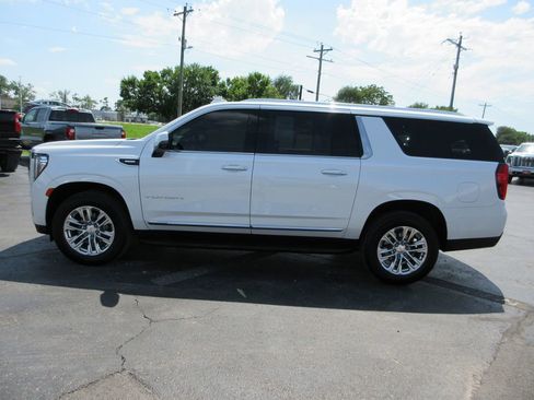Used 2021 GMC Yukon XL SLT w/ SLT Premium Package AWD/4WD image 10
