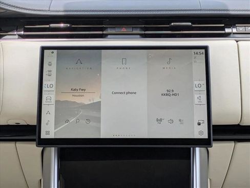 New 2025 Land Rover Range Rover SE image 12