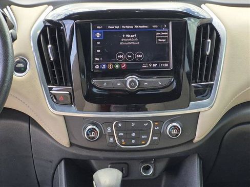 Used 2023 Chevrolet Traverse LS FWD image 14