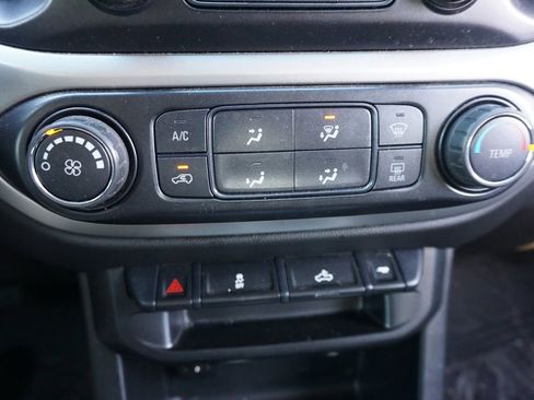 Used 2022 Chevrolet Colorado LT w/ LT Convenience Package image 12