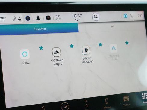 Used 2023 Jeep Grand Cherokee L Limited w/ Black Appearance Package image 29