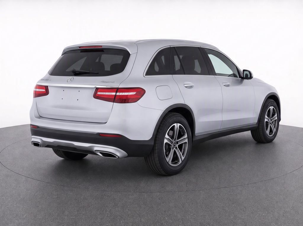 Used 2019 Mercedes-Benz GLC 300 4MATIC image 4