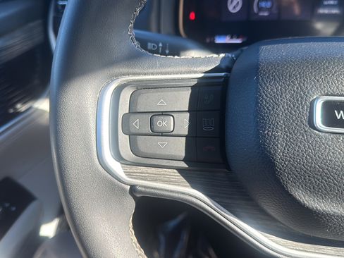 Used 2023 Jeep Wagoneer Series III w/ Premium Group I image 38