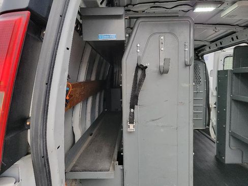 Used 2014 Chevrolet Express 2500 image 19