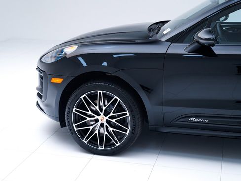 Certified 2026 Porsche Macan AWD/4WD image 11